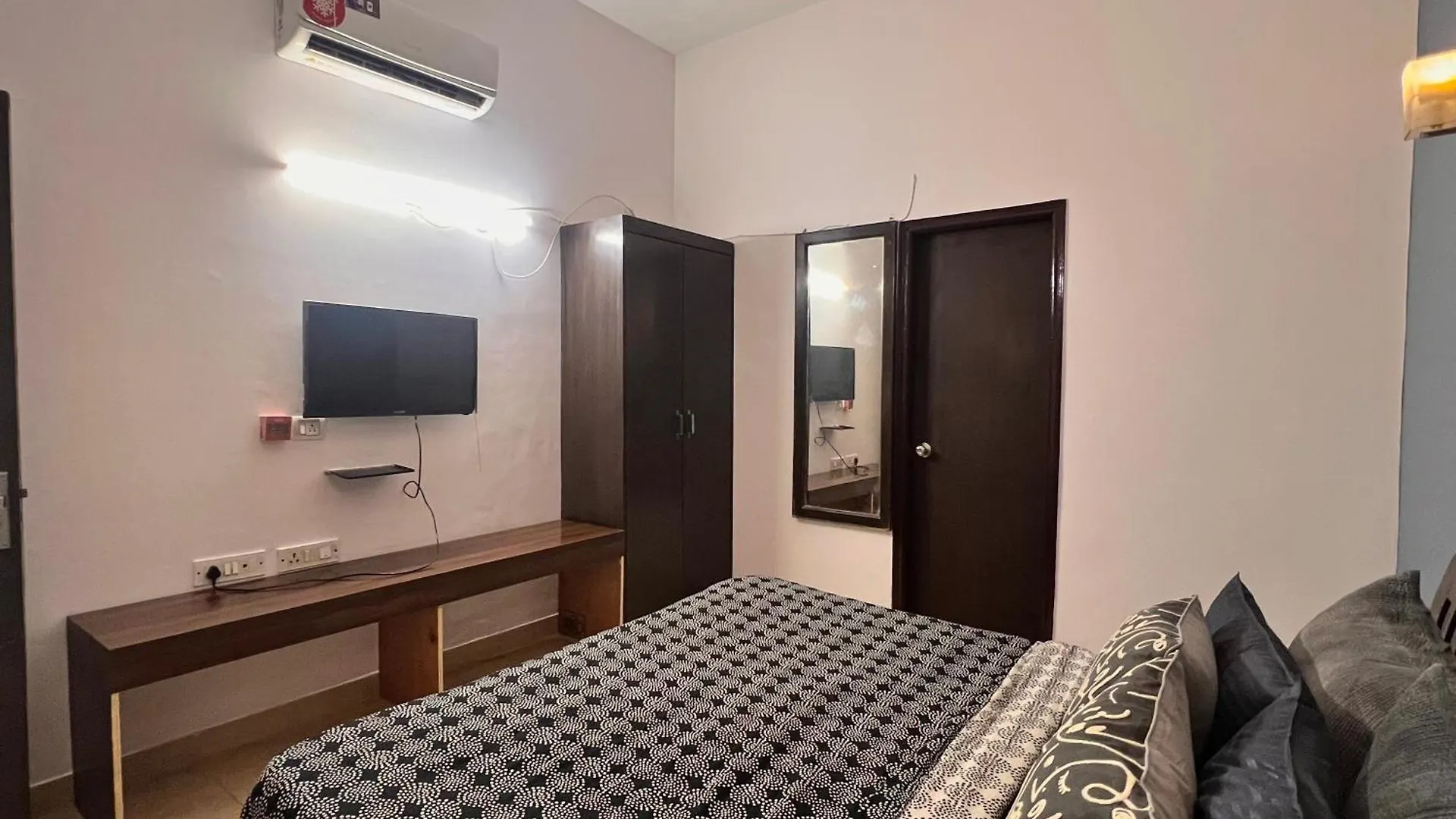 Cozy Room With Attach Washroom On Rajiv Chowk 古尔冈 3*,  印度