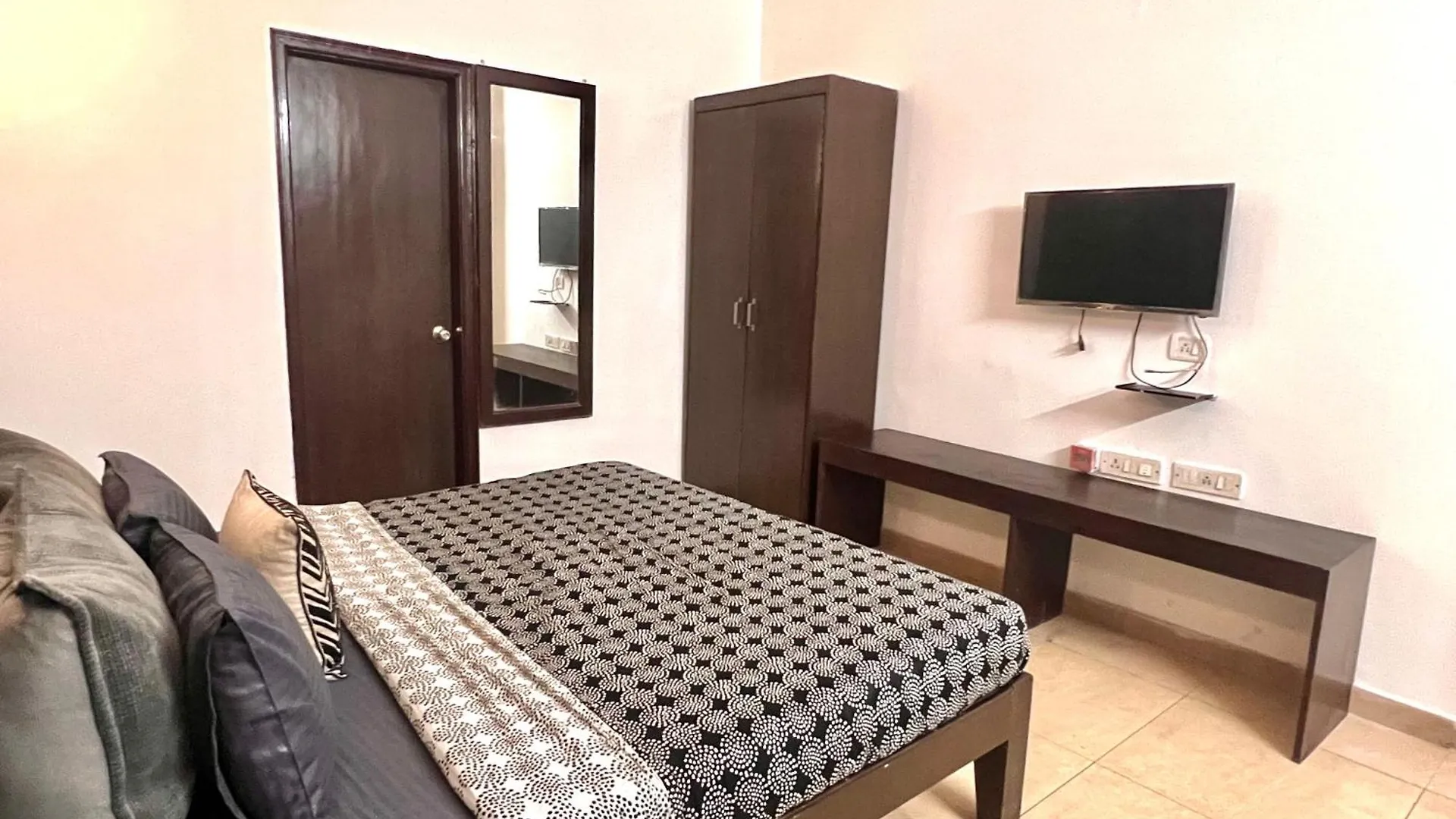 酒店 Cozy Room With Attach Washroom On Rajiv Chowk 古尔冈